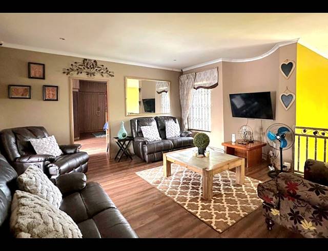 7 BEDROOM HOUSE FOR SALE IN THREE RIVERS